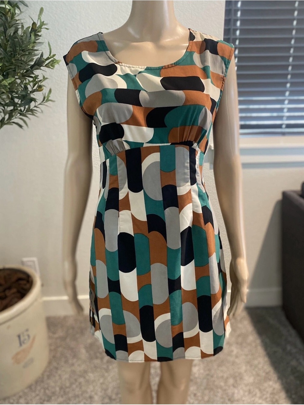 Retro Geometric Cap-Sleeve Mini Dress in Teal, Brown & Black Size Small
